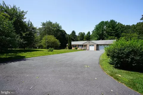 8 Butternut Ln, West Grove, PA 19390