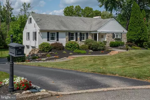 876 Jennifer Ln, Berwyn, PA 19312