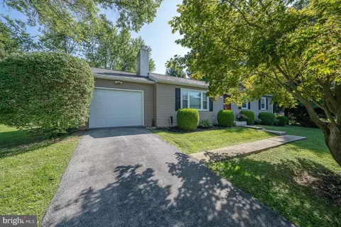 13 Somerset Dr, Coatesville, PA 19320