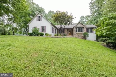 367 Woodcrest Rd, West Grove, PA 19390