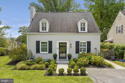 196 Homestead Rd, Wayne, PA 19087