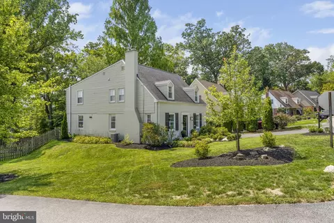 Exterior - 196 Homestead Rd, Wayne, PA 19087 photo 8 of 9