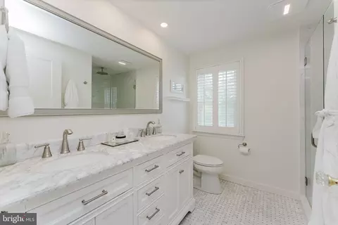 Bath - 196 Homestead Rd, Wayne, PA 19087 photo 2 of 5