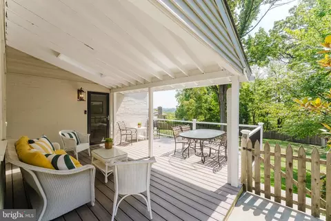 Exterior - 196 Homestead Rd, Wayne, PA 19087 photo 3 of 9