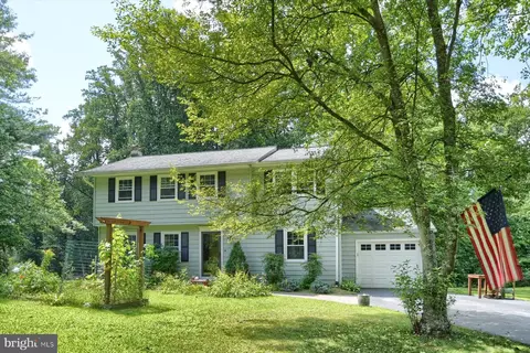 106 Garnet Ln, Coatesville, PA 19320