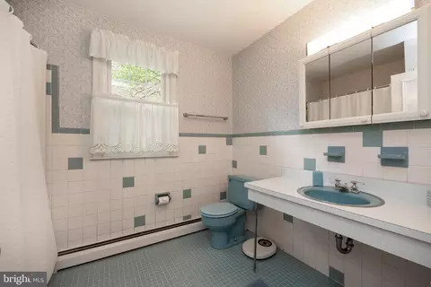 Bath - 755 N Valley Forge Rd, Devon, PA 19333 photo 3 of 4