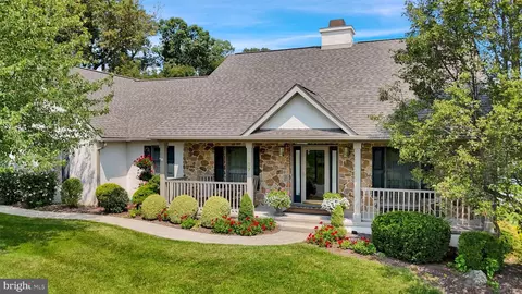 307 Steeplechase Dr, Elverson, PA 19520