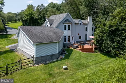 Exterior - 225 N Thistle Down Dr, Kennett Square, PA 19348 photo 5 of 9