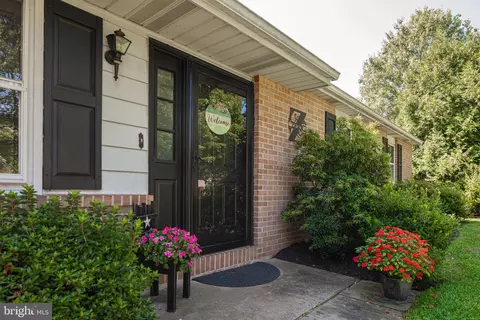85 Country Ln, Pottstown, PA 19465