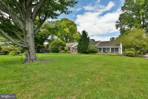 1248 Thomas Rd, Wayne, PA 19087 photo 2
