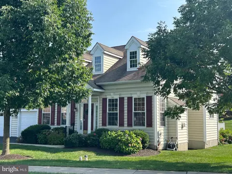 20 Summerlin Dr, Honey Brook, PA 19344
