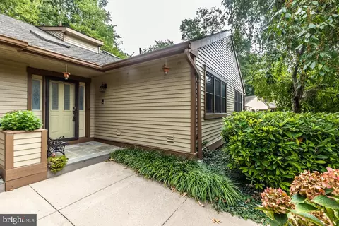 657 Heatherton Ln, West Chester, PA 19380