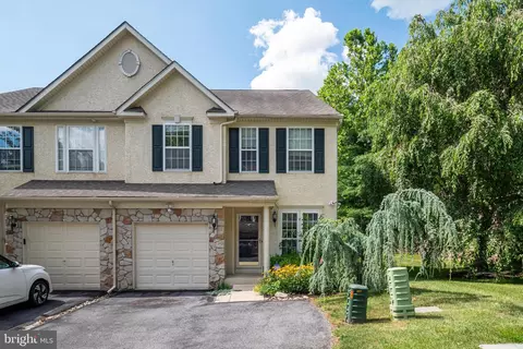 745 Mccardle Dr, West Chester, PA 19380