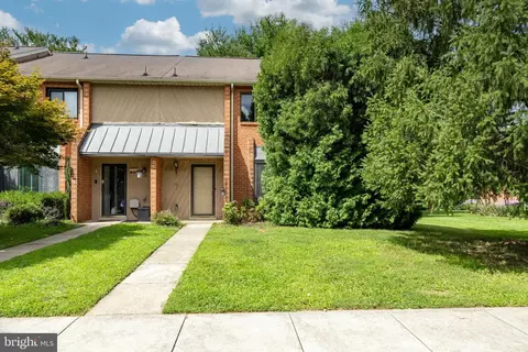 127 Caernarvon Ct, Exton, PA 19341
