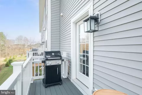 Exterior - 255 Red Leaf Ln, Exton, PA 19341 photo 5 of 6
