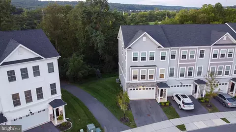 View/Area - 255 Red Leaf Ln, Exton, PA 19341 photo 3 of 13