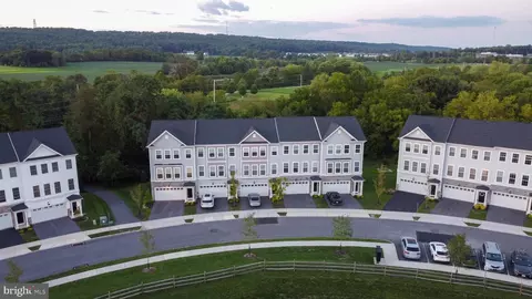 View/Area - 255 Red Leaf Ln, Exton, PA 19341 photo 6 of 13