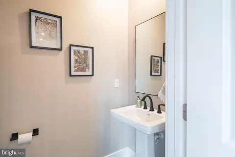 Entry Way - 255 Red Leaf Ln, Exton, PA 19341 photo 5 of 12