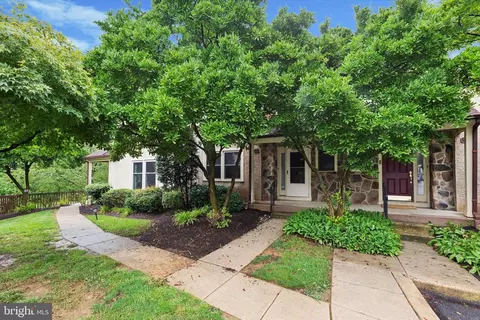90 Bunker Hill Ct, Wayne, PA 19087