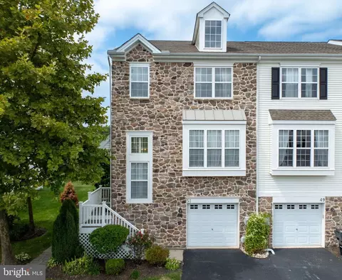 51 Narragansett Ln, Coatesville, PA 19320
