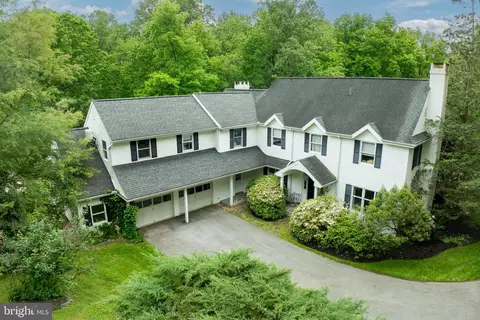 1051 Farmview Dr, West Chester, PA 19382