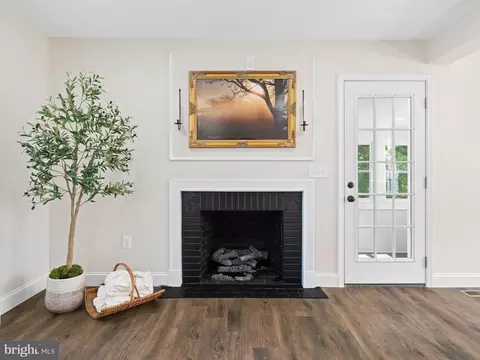 Entry Way - 1102 E Baltimore Pike, Kennett Square, PA 19348 photo 4 of 5