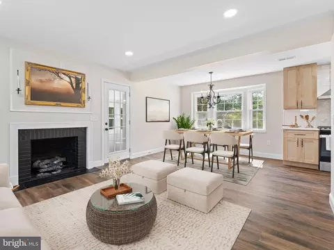 Living - 1102 E Baltimore Pike, Kennett Square, PA 19348 photo 2 of 4