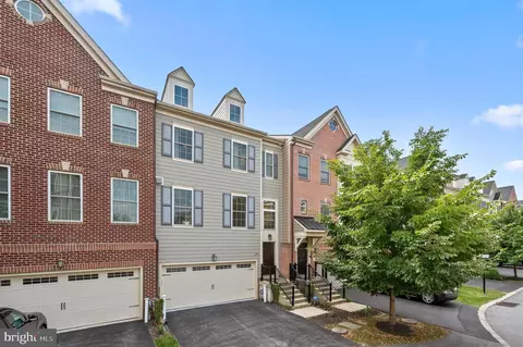 192 Merrin Ln, Wayne, PA 19087