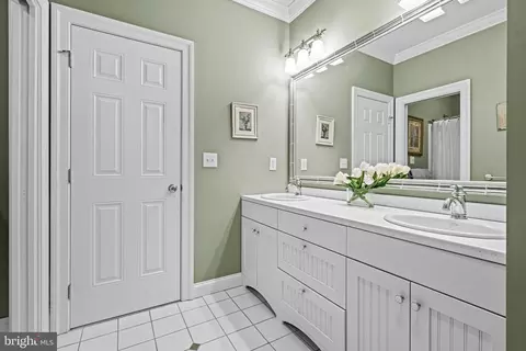 Bath - 614 S Waterloo Rd, Devon, PA 19333 photo 5 of 7