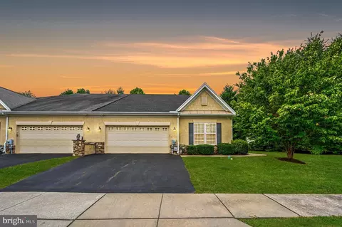 610 Strawbridge Ln, West Grove, PA 19390