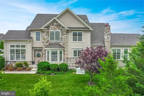 28 Meadow View Ln, Malvern, PA 19355