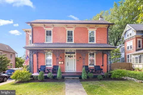 220 S Broad St, Kennett Square, PA 19348