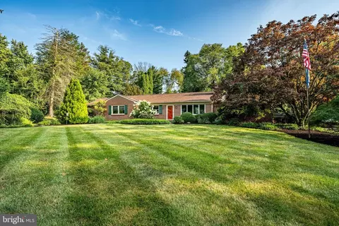 927 Springwood Dr, West Chester, PA 19382