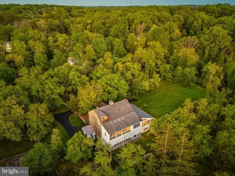 9 Tiburon Ln, Malvern, PA 19355