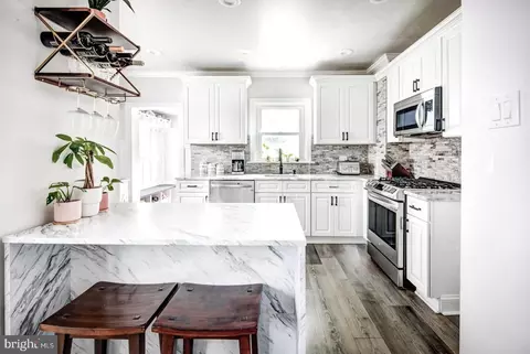 53 Grove Ave, Devon, PA 19333