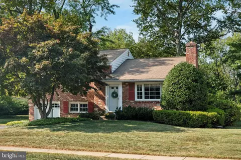 319 Landsende Rd, Devon, PA 19333