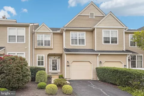 482 Lake George Cir, West Chester, PA 19382