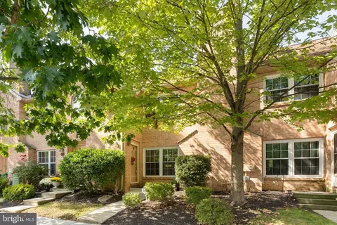 41 Rampart Dr, Chesterbrook, PA 19087