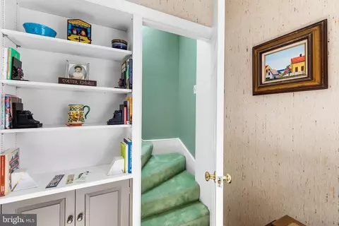 Entry Way - 328 Beaumont Rd, Devon, PA 19333 photo 4 of 4