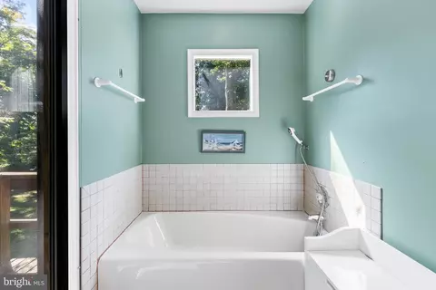 Bath - 328 Beaumont Rd, Devon, PA 19333 photo 5 of 5