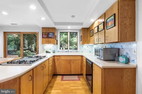 Kitchen - 328 Beaumont Rd, Devon, PA 19333 photo 2 of 3