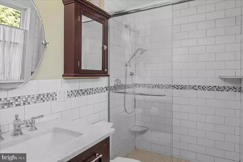 Bath - 84 Walker Rd, Wayne, PA 19087 photo 1 of 2