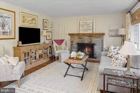 Living - 84 Walker Rd, Wayne, PA 19087 photo 1 of 2
