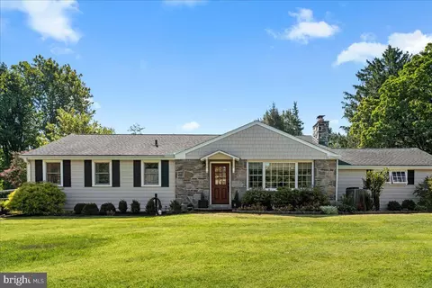 84 Walker Rd, Wayne, PA 19087