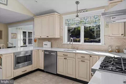 Kitchen - 84 Walker Rd, Wayne, PA 19087 photo 2 of 4