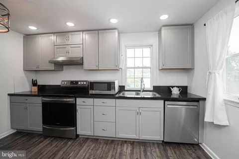 53 Village Way, Malvern, PA 19355