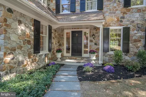 278 Stonegate Dr, Devon, PA 19333 photo 2