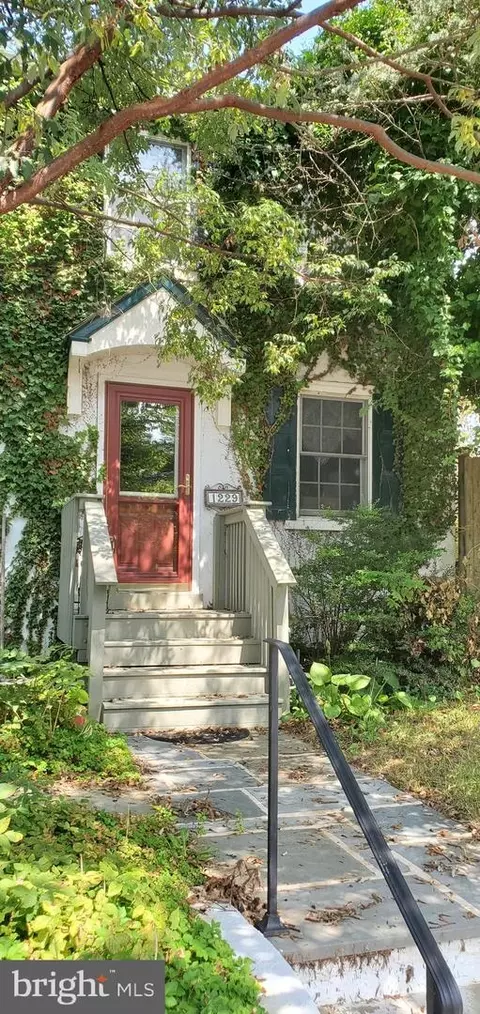 1229 W Strasburg Rd, West Chester, PA 19382