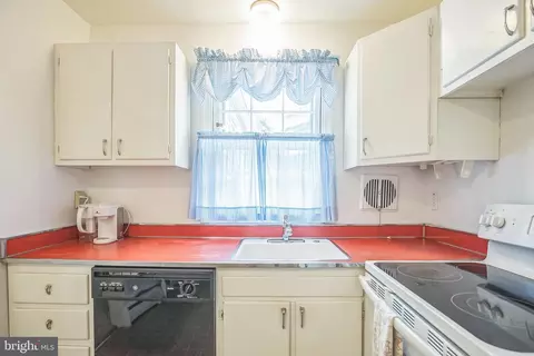 Kitchen - 314 Spencer Rd, Devon, PA 19333 photo 3 of 5