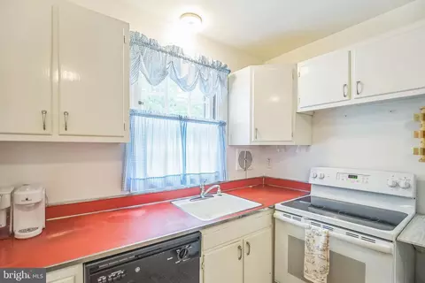 Kitchen - 314 Spencer Rd, Devon, PA 19333 photo 4 of 5
